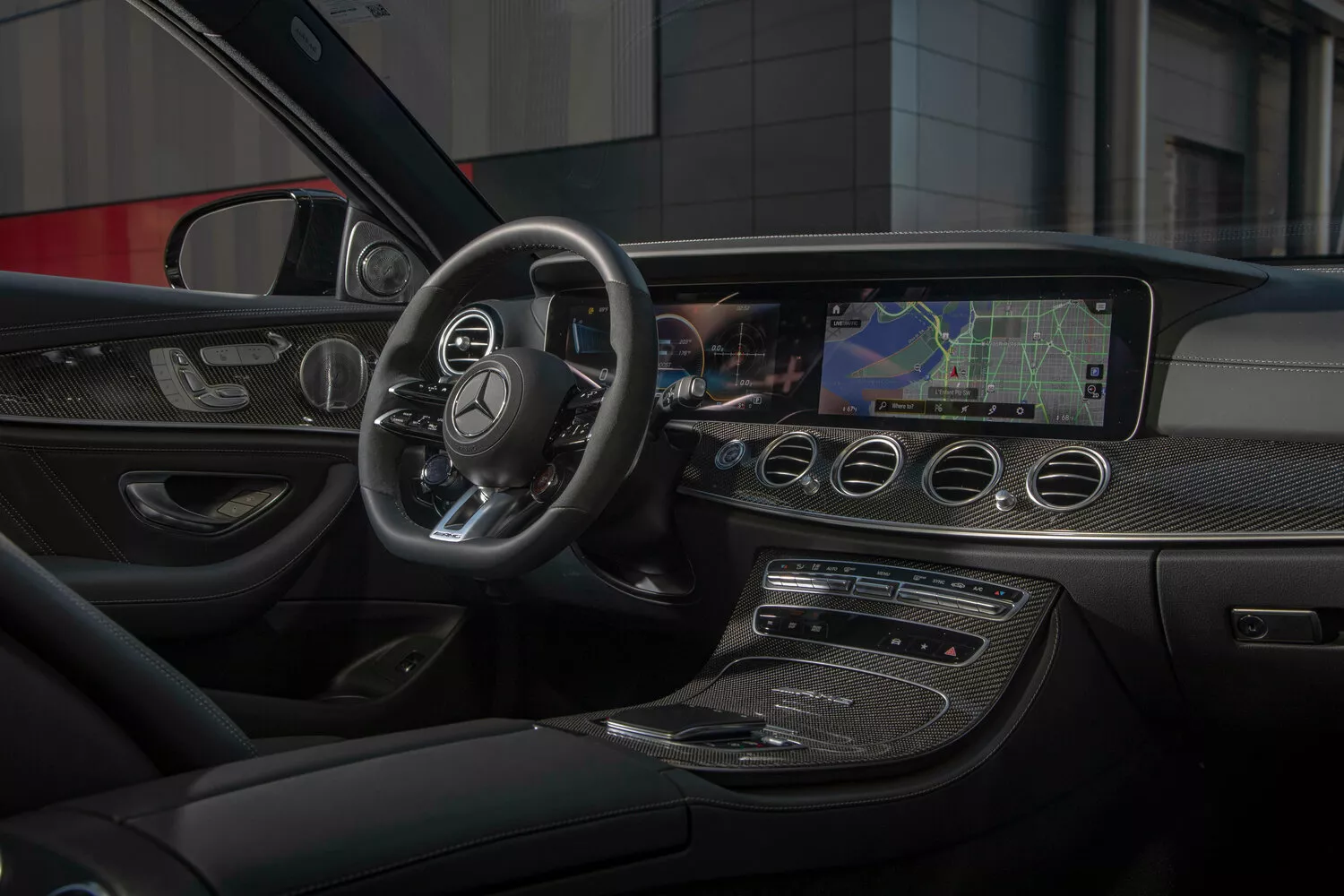 Фото салона спереди Mercedes-Benz E-Класс AMG  V (W213) Рестайлинг 2020 -  2024 
                                            