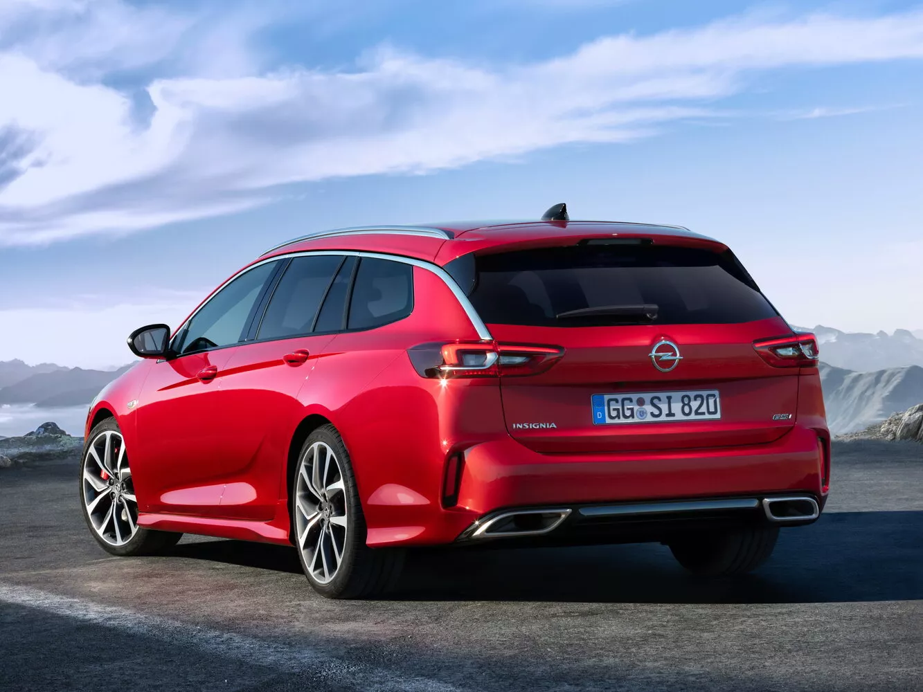 Фото с разворота сзади Opel Insignia  II Рестайлинг 2020 -  2024 
                                            