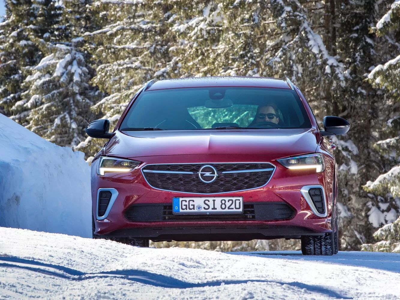 Фото спереди Opel Insignia  II Рестайлинг 2020 -  2024 
                                            