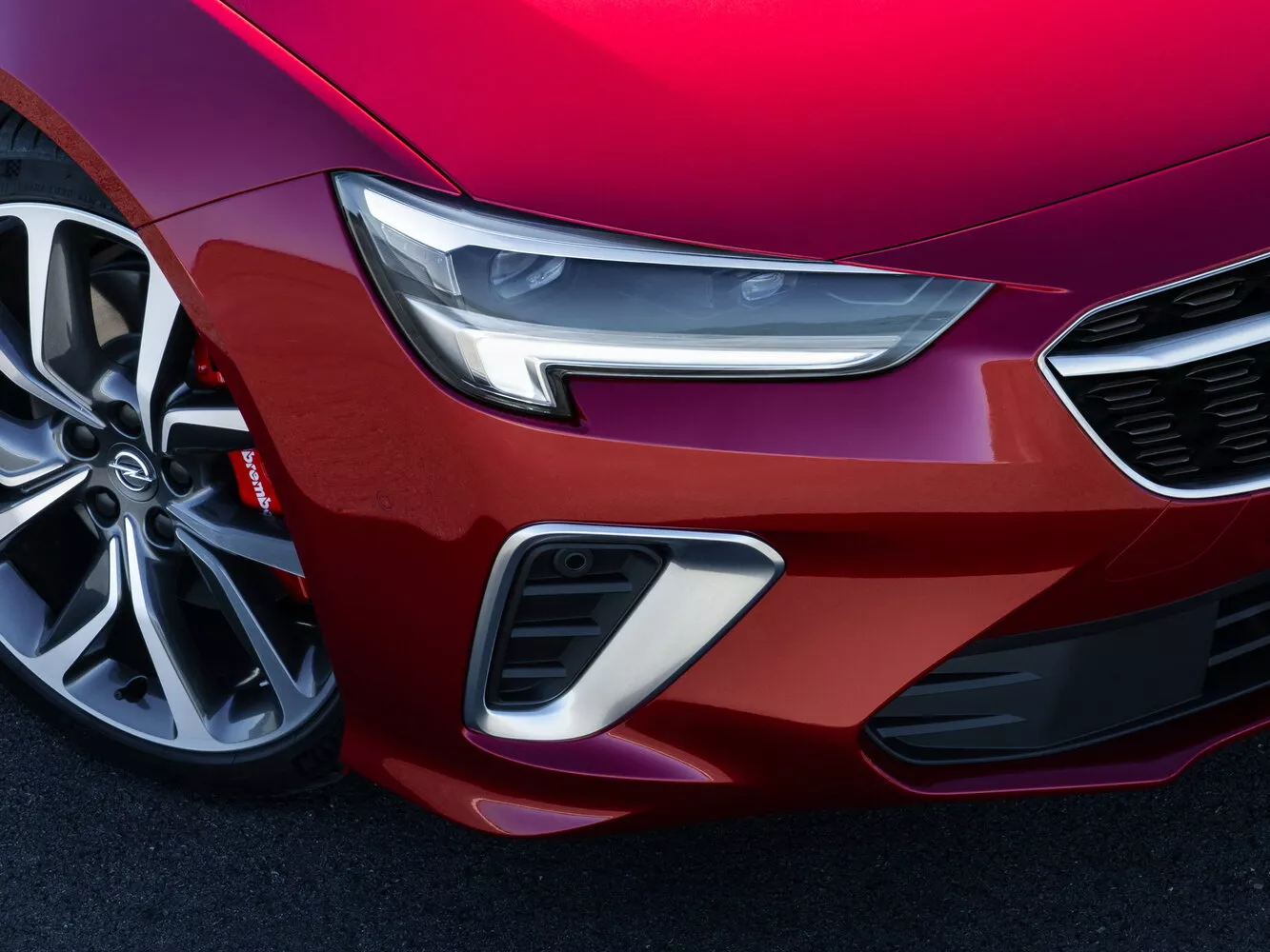 Фото передних фар Opel Insignia  II Рестайлинг 2020 -  2024 
                                            
