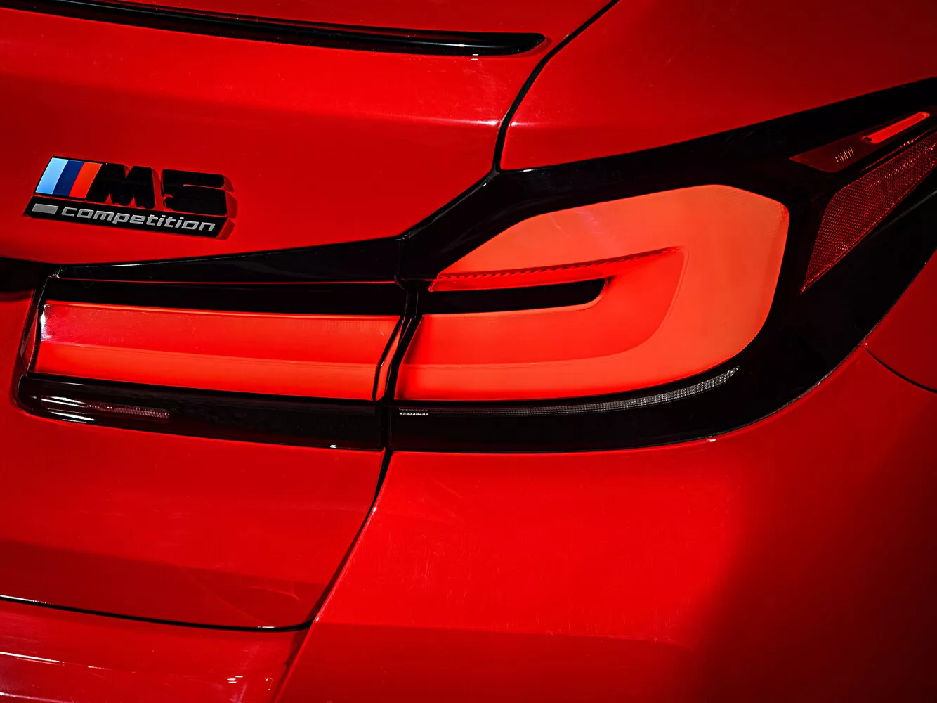 Фото задних фонорей BMW M5  VI (F90) Рестайлинг 2020 -  2024 
                                            