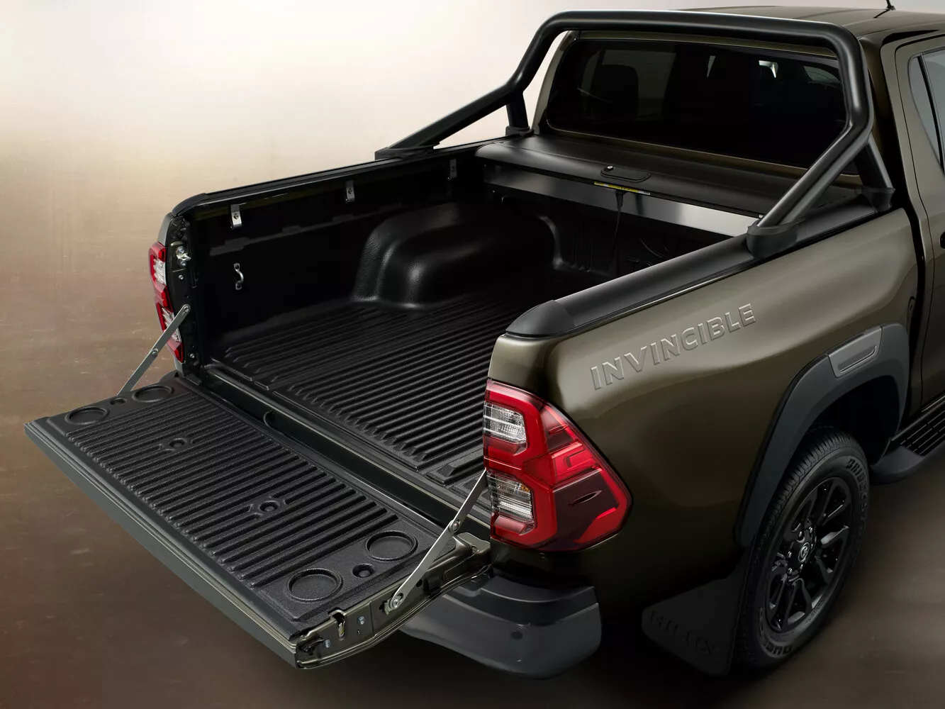 Фото багажника Toyota Hilux  VIII Рестайлинг 2020 -  2024 
                                            