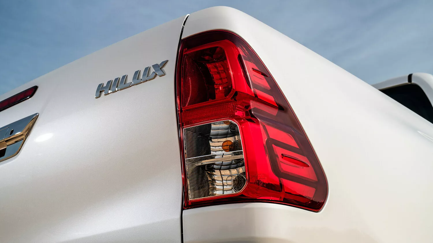 Фото задних фонорей Toyota Hilux  VIII Рестайлинг 2020 -  2024 
                                            