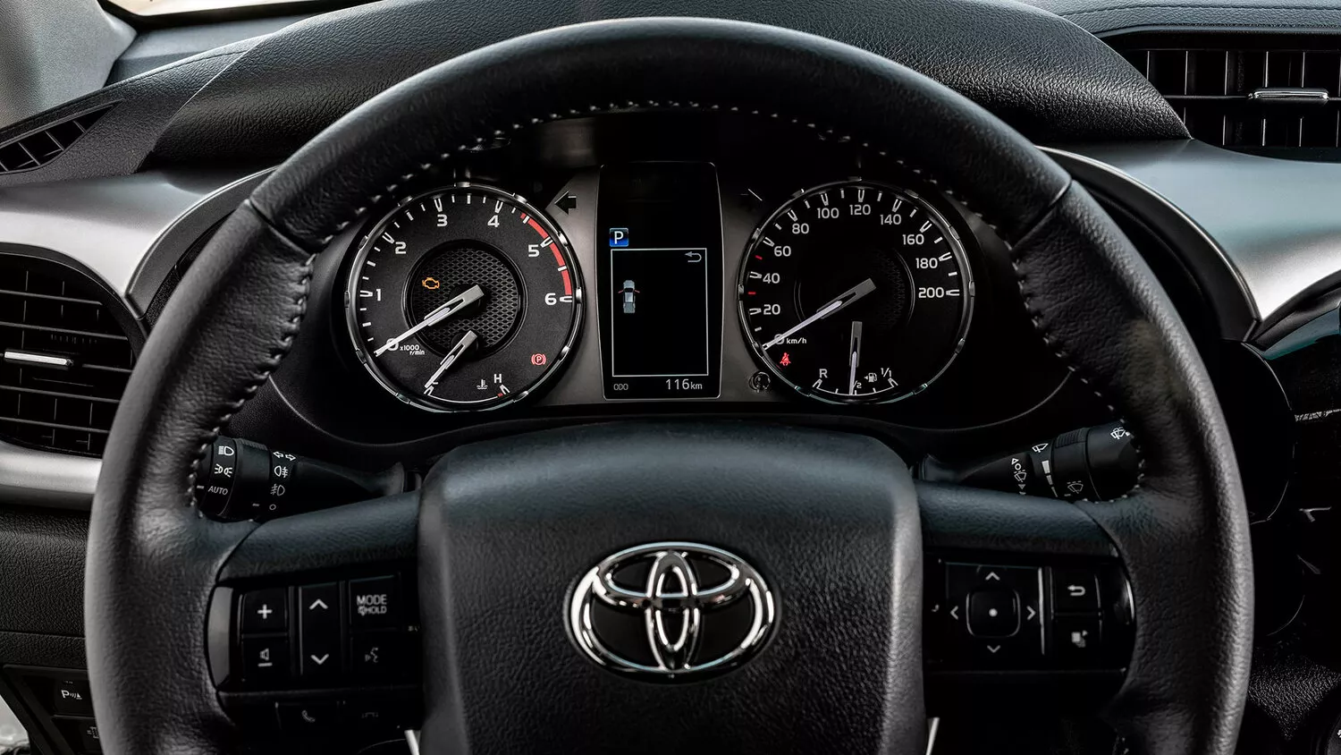 Фото приборной панели Toyota Hilux  VIII Рестайлинг 2020 -  2024 
                                            