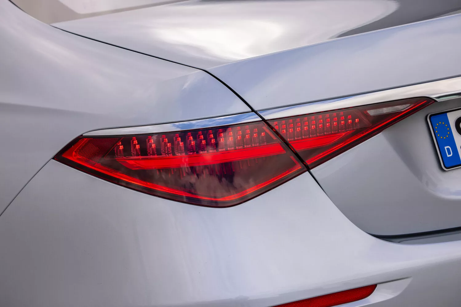 Фото задних фонорей Mercedes-Benz S-Класс  VII (W223) 2020 -  2024 
                                            