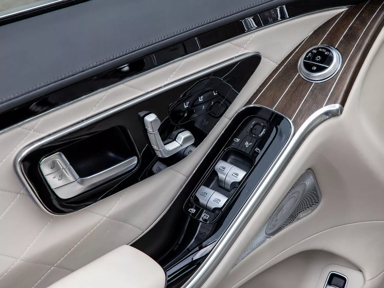 Фото двери Mercedes-Benz S-Класс Long VII (W223) 2020 -  2024 
                                            