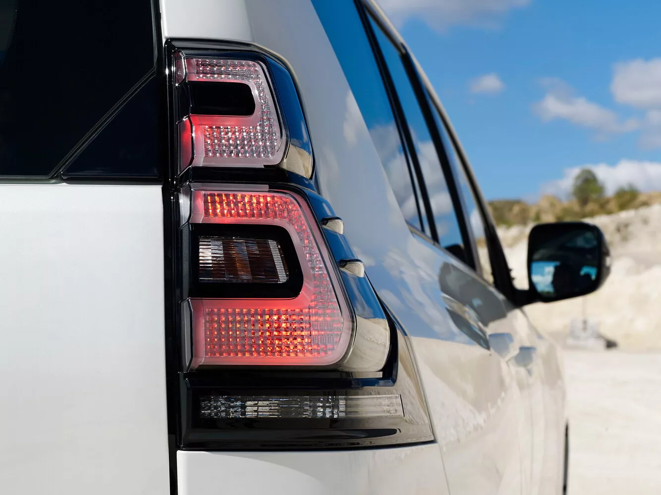 Фото задних фонорей Toyota Land Cruiser Prado  150 Series Рестайлинг 3 2020 -  2024 
                                            