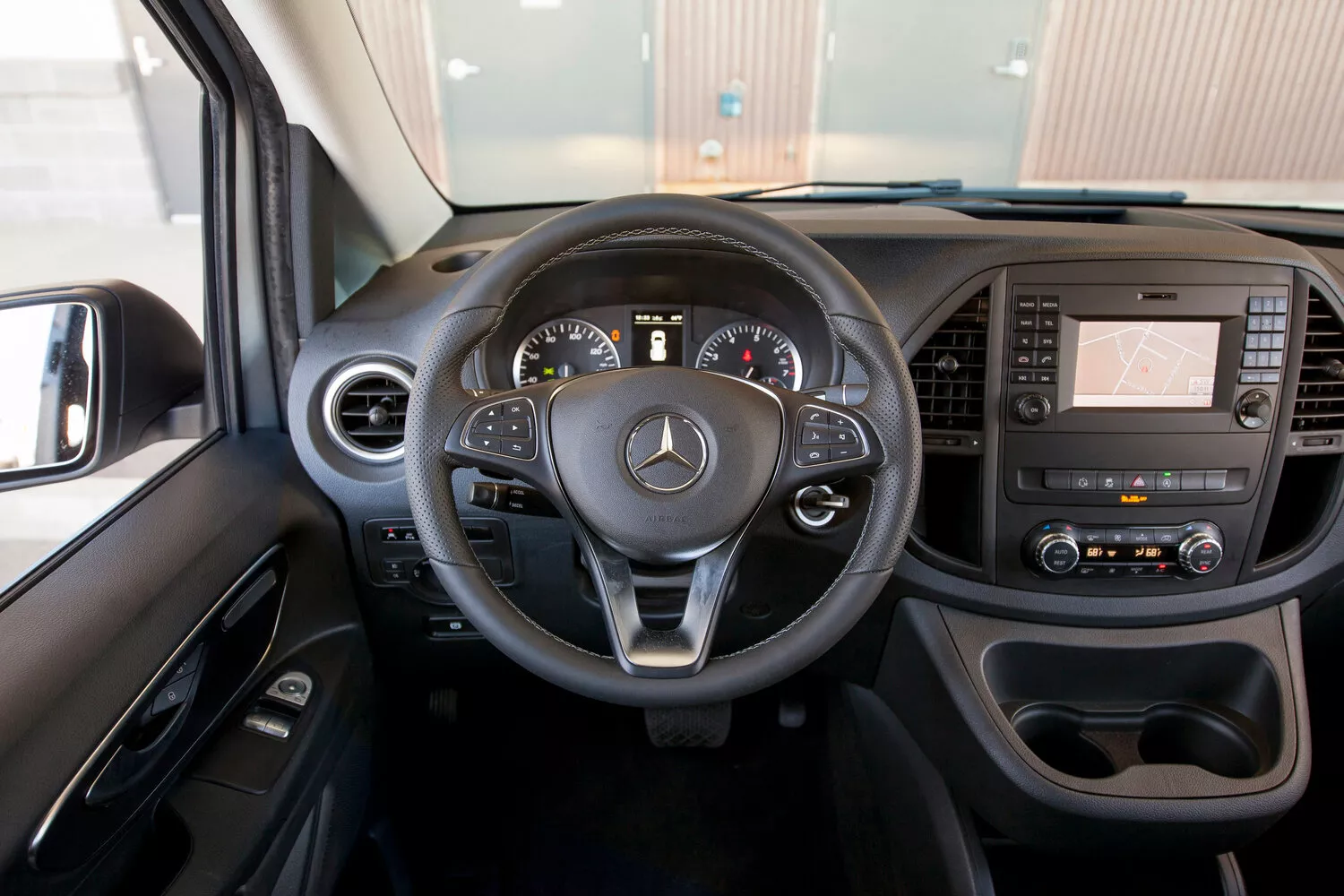 Фото торпеды Mercedes-Benz Metris   2015 -  2024 
                                            