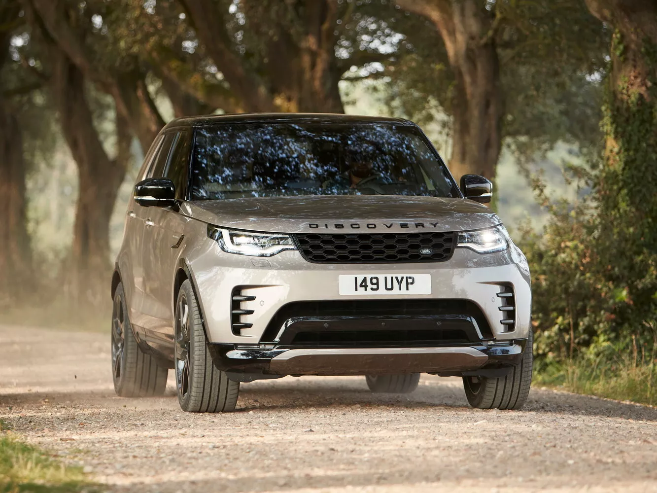 Фото спереди Land Rover Discovery  V Рестайлинг 2020 -  2024 
                                            