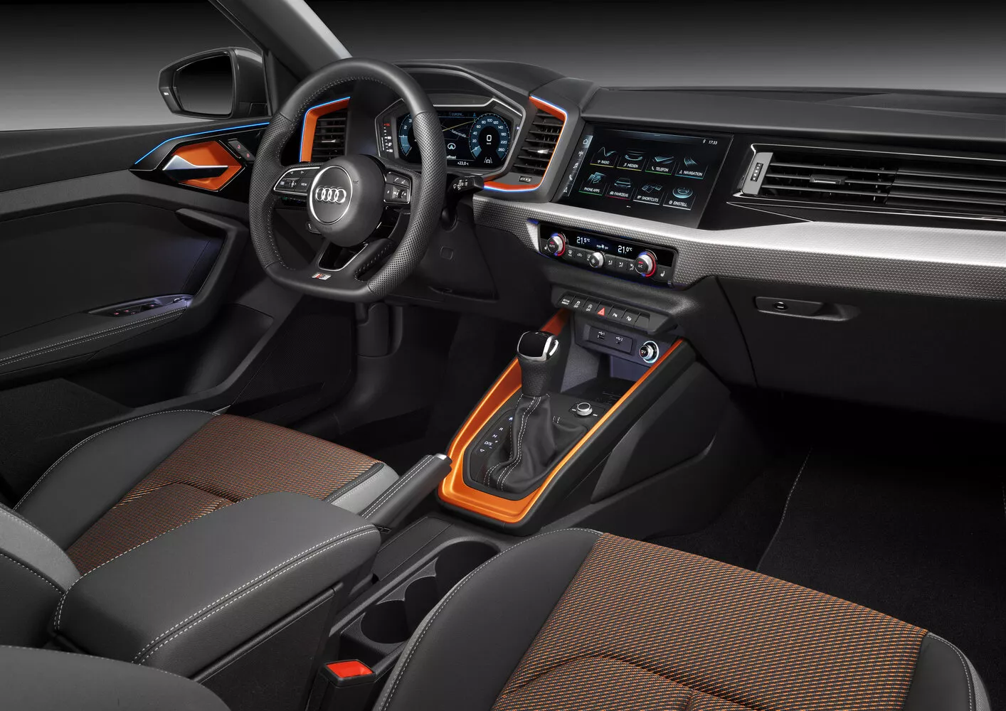 Фото салона спереди Audi A1 citycarver II (GB) 2018 -  2024 
                                            