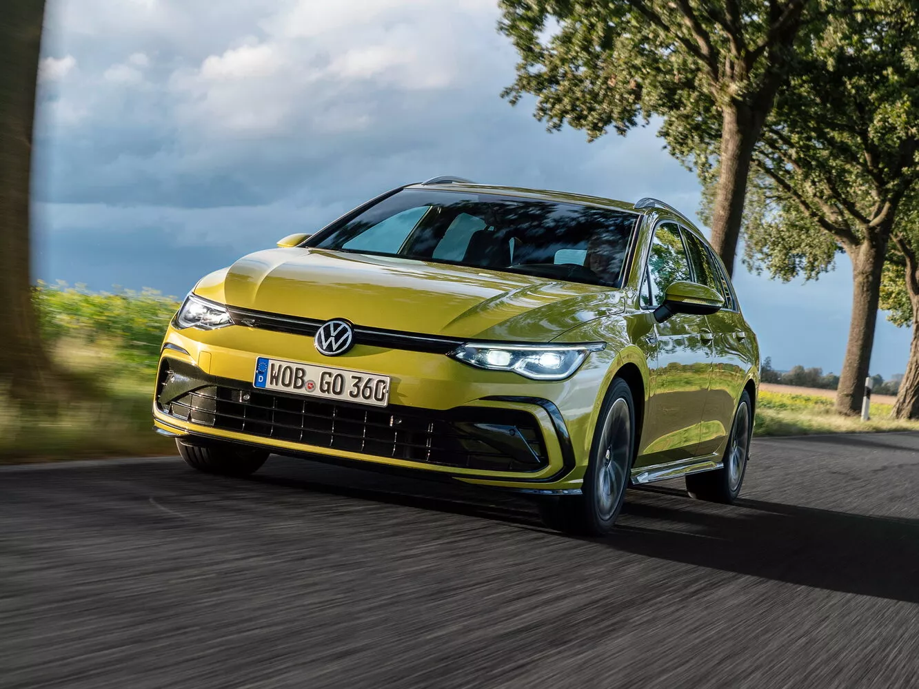 Фото спереди Volkswagen Golf  VIII 2019 -  2024 
                                            