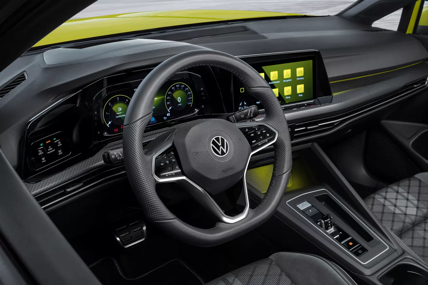 Фото места водителя Volkswagen Golf  VIII 2019 -  2024 
                                            