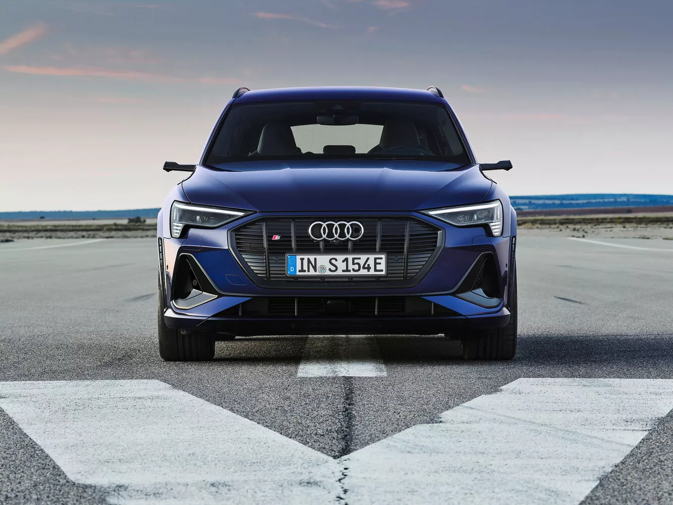 Фото спереди Audi e-tron S   2020 -  2024 
                                            