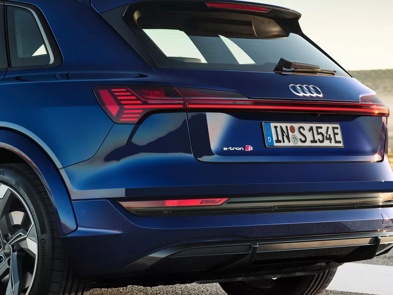 Фото задних фонорей Audi e-tron S   2020 -  2024 
                                            
