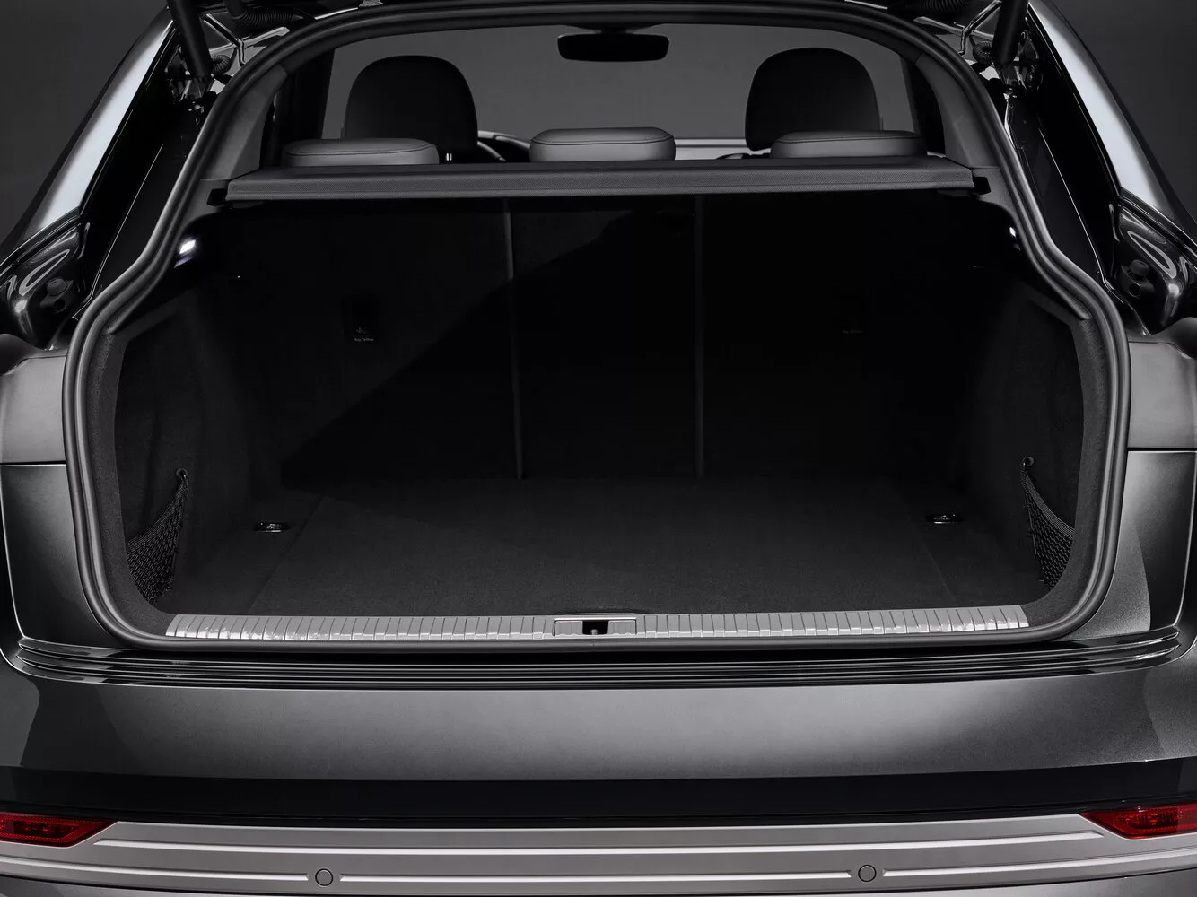 Фото багажника Audi e-tron S Sportback   2020 -  2024 
                                            