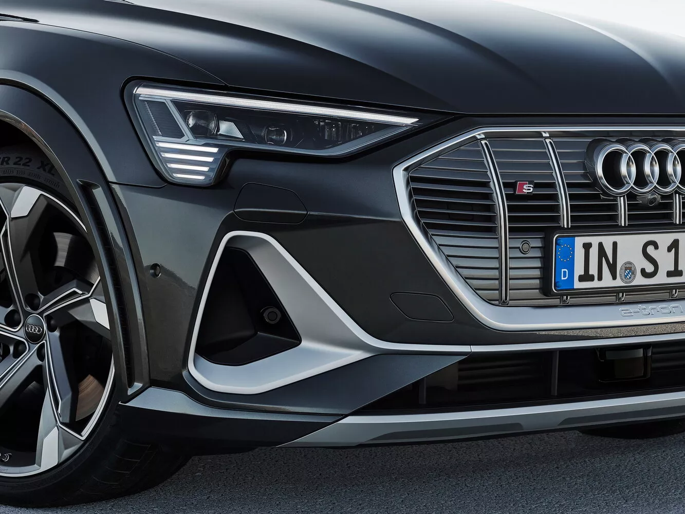 Фото передних фар Audi e-tron S Sportback   2020 -  2024 
                                            