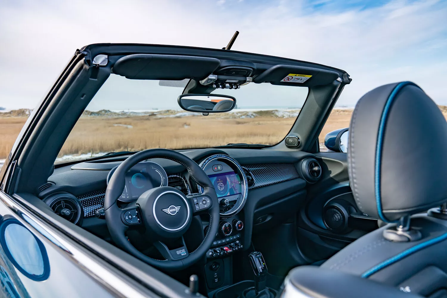 Фото места водителя MINI Cabrio  III Рестайлинг 2 2021 -  2024 
                                            