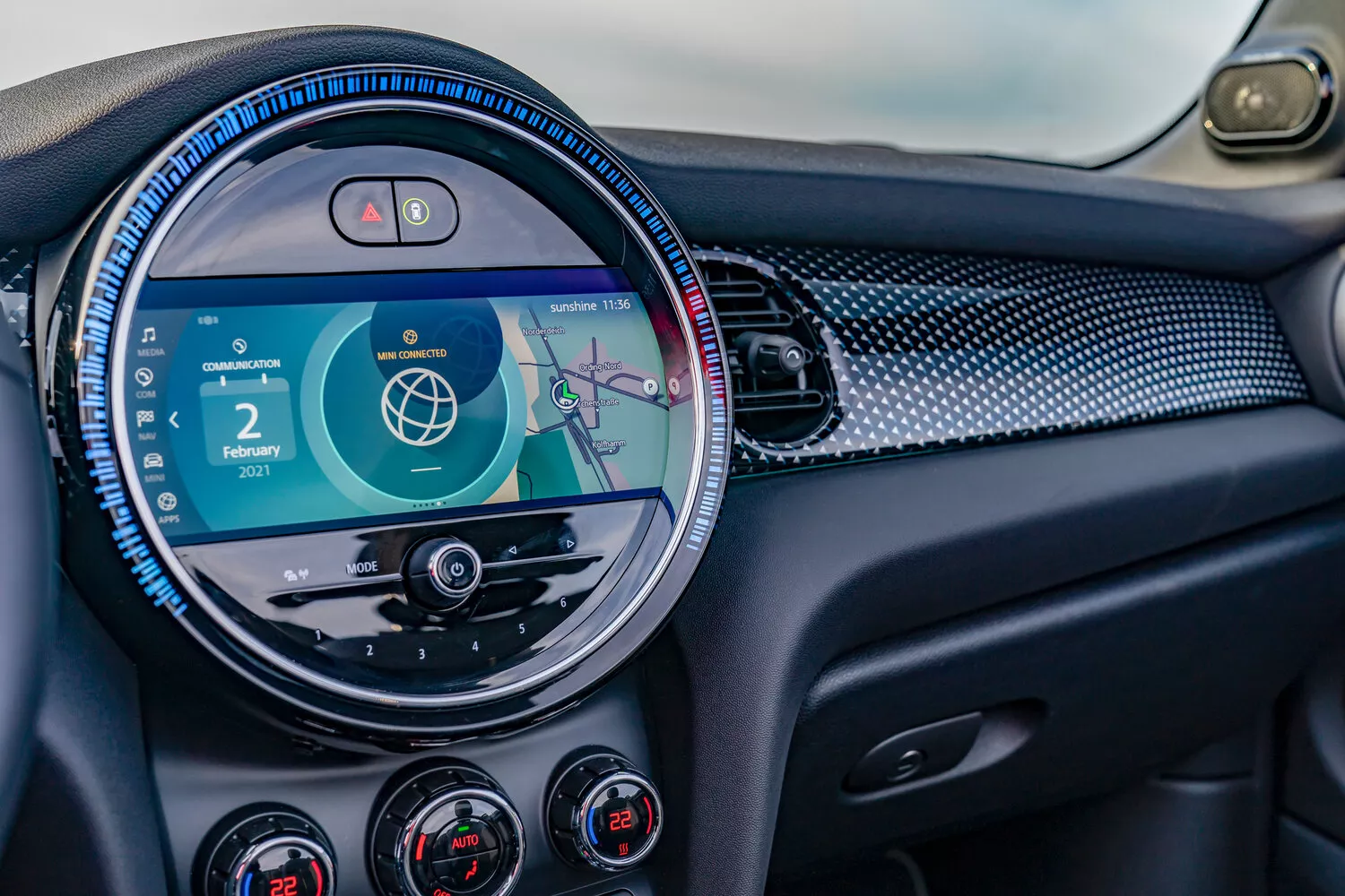Фото интерьера MINI Cabrio  III Рестайлинг 2 2021 -  2024 
                                            