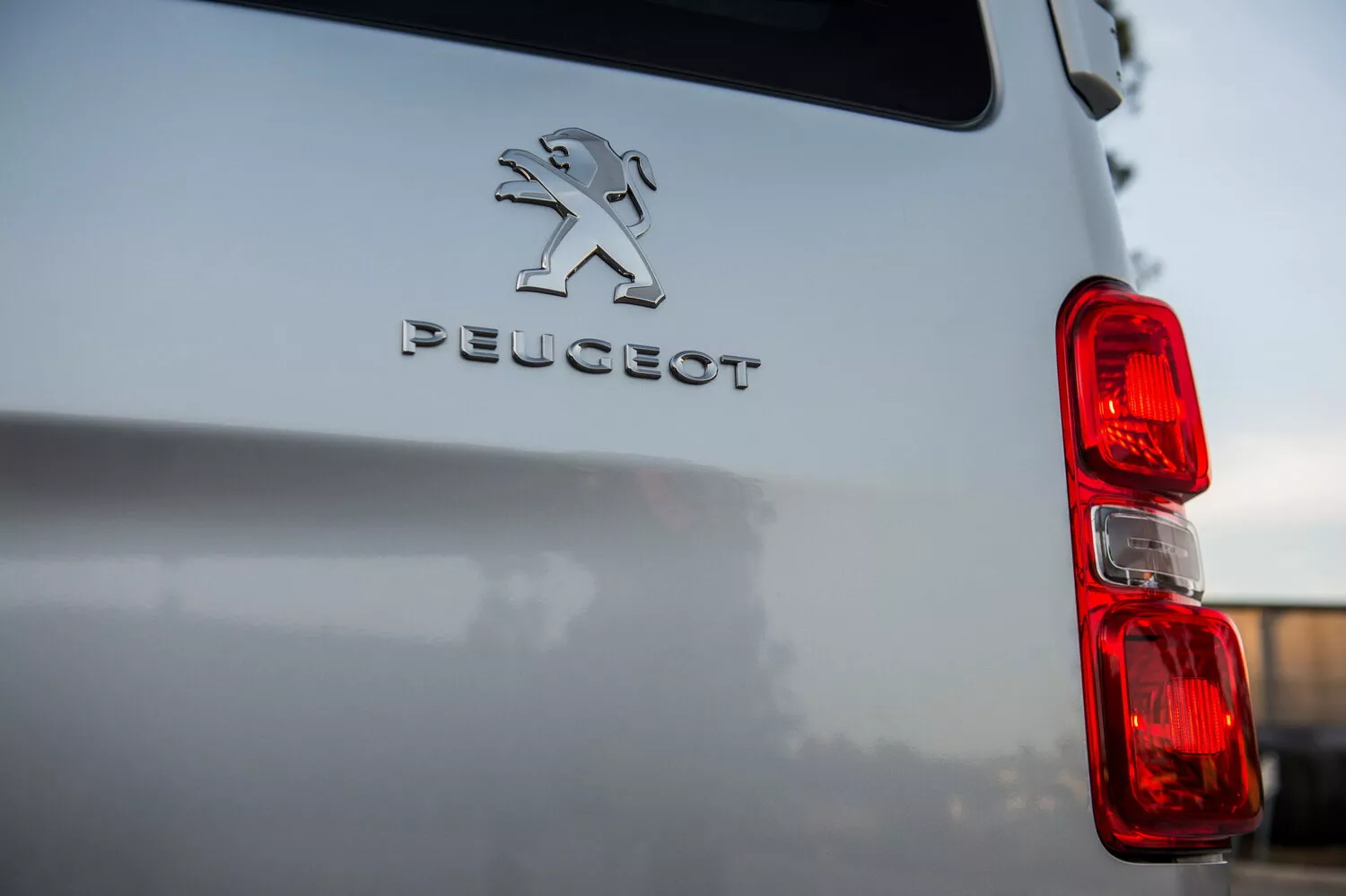 Фото задних фонорей Peugeot Expert  III 2016 -  2024 
                                            