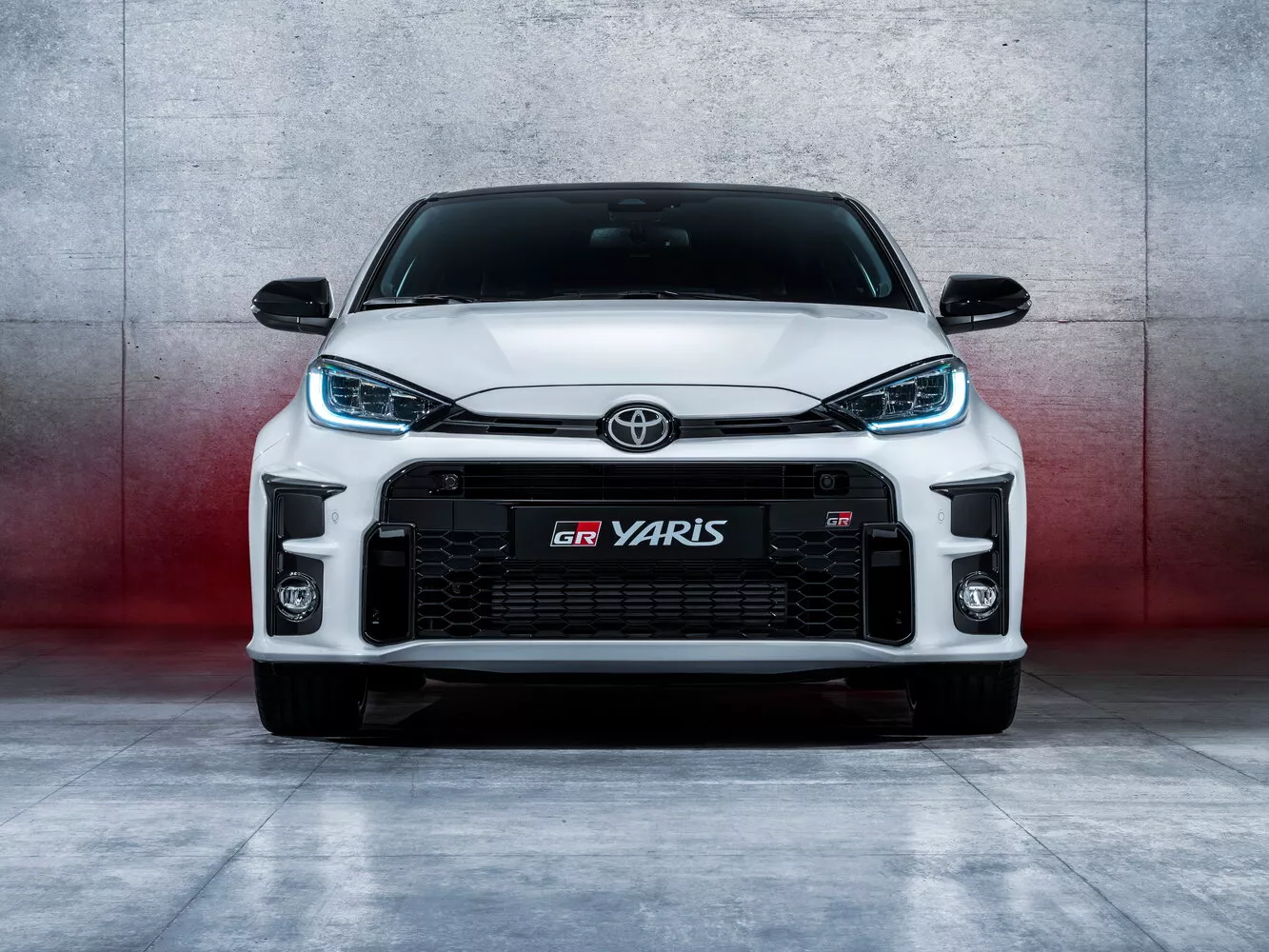 Фото спереди Toyota Yaris GR IV 2020 -  2024 
                                            