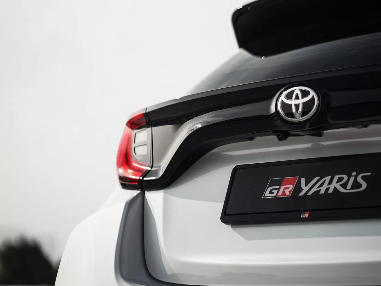 Фото задних фонорей Toyota Yaris GR IV 2020 -  2024 
                                            