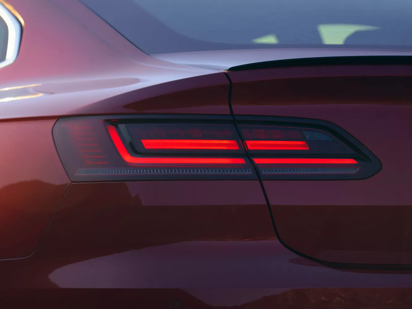 Фото задних фонорей Volkswagen Arteon  I Рестайлинг 2020 -  2024 
                                            