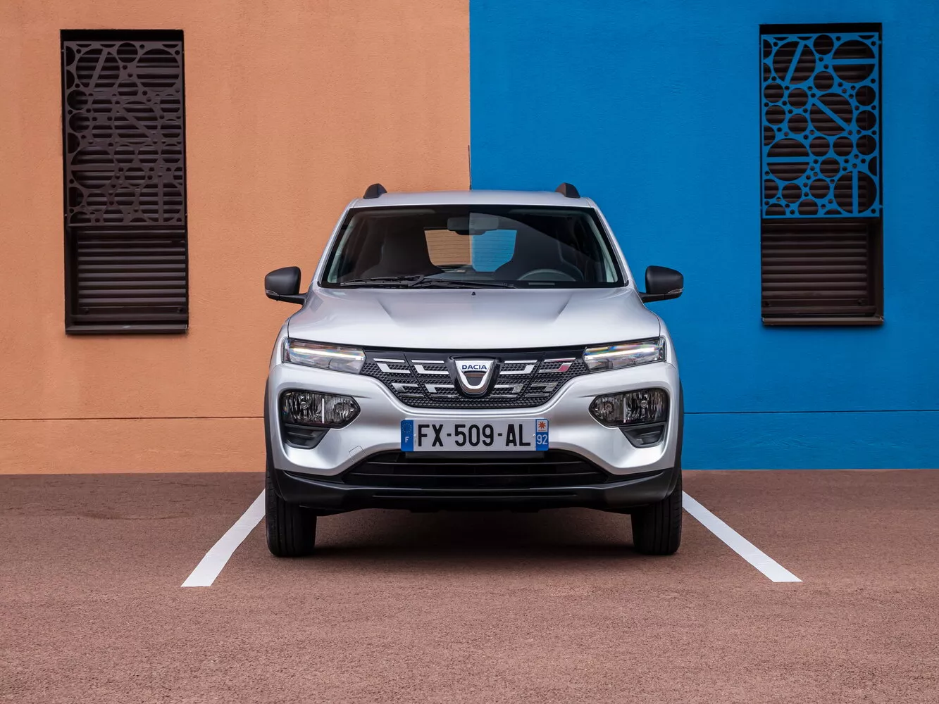 Фото спереди Dacia Spring   2021 -  2024 
                                            