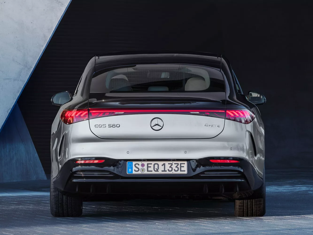 Фото сзади Mercedes-Benz EQS   2021 -  2024 
                                            