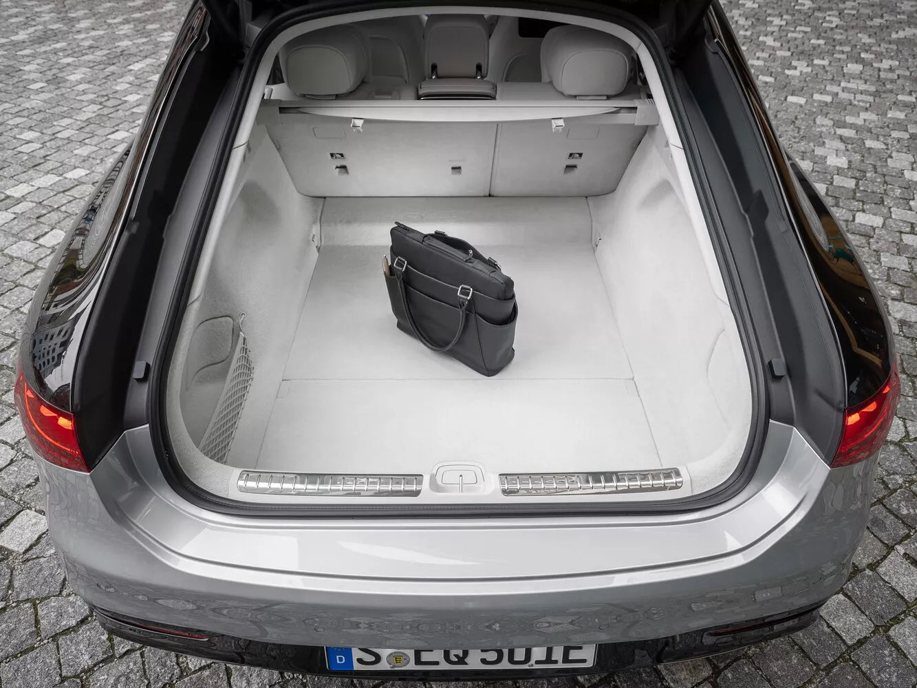 Фото багажника Mercedes-Benz EQS   2021 -  2024 
                                            