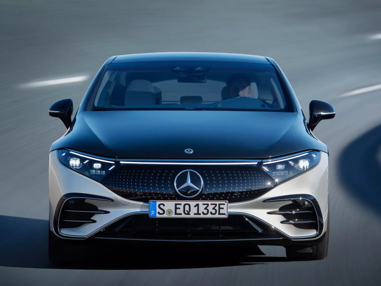 Фото спереди Mercedes-Benz EQS   2021 -  2024 
                                            