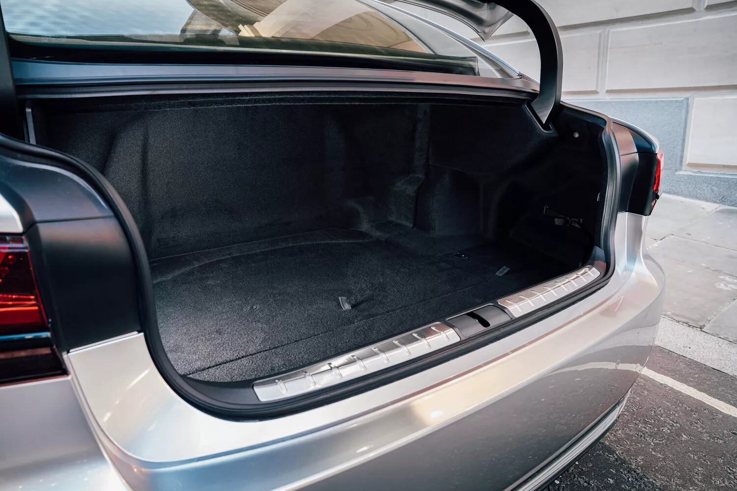 Фото багажника Lexus LS  V Рестайлинг 2021 -  2024 
                                            