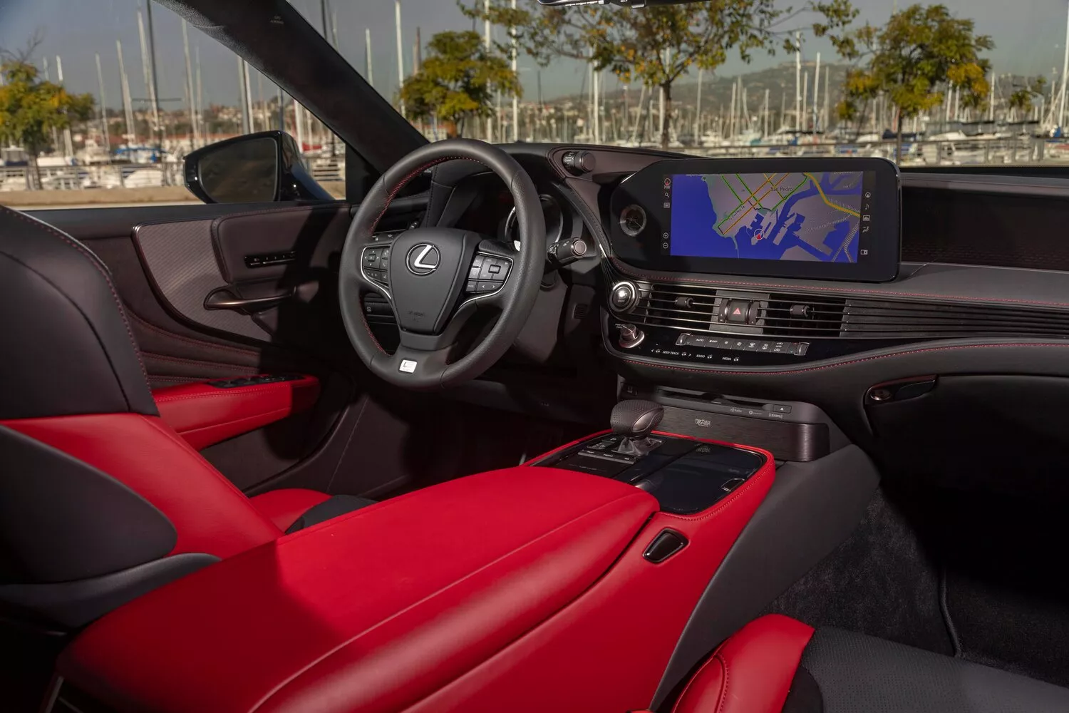 Фото салона спереди Lexus LS  V Рестайлинг 2021 -  2024 
                                            