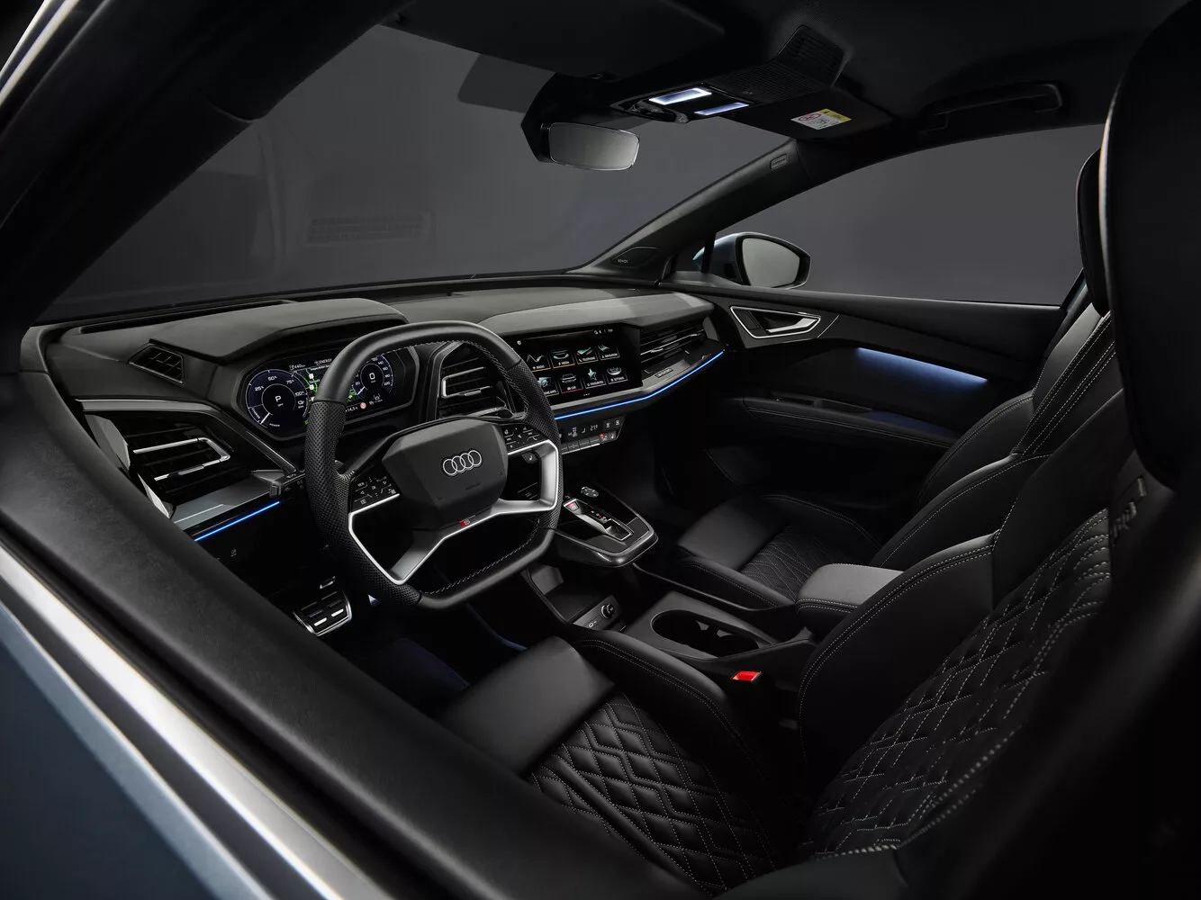 Фото места водителя Audi Q4 e-tron   2021 -  2024 
                                            