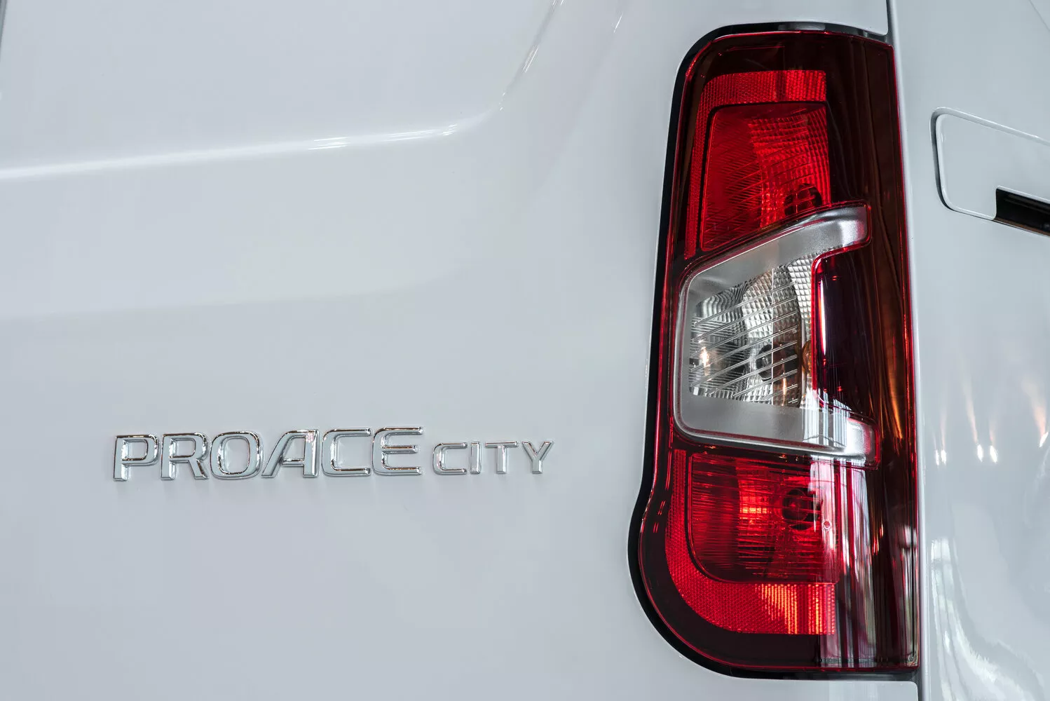Фото задних фонорей Toyota ProAce City   2019 -  2024 
                                            