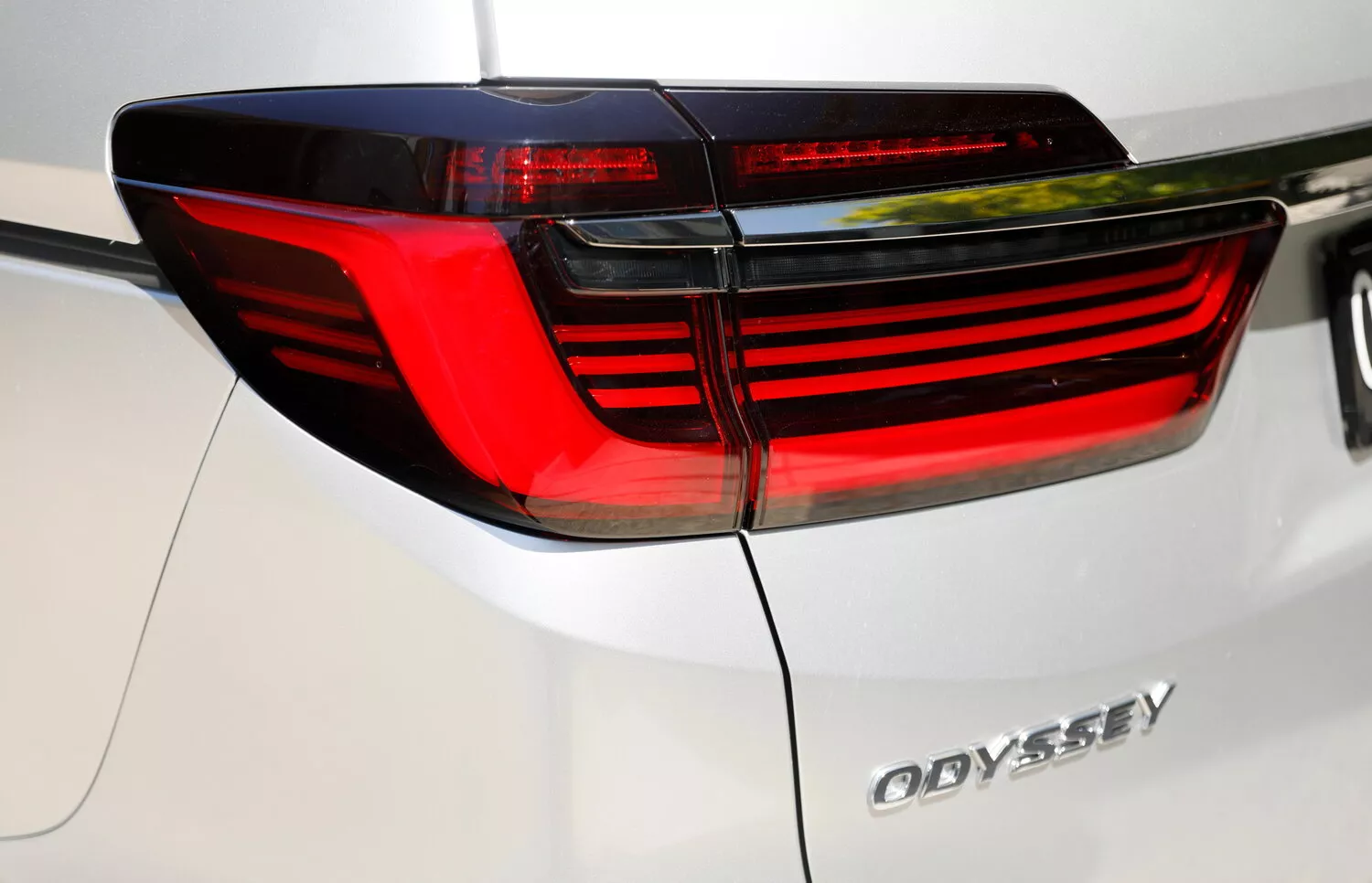 Фото задних фонорей Honda Odyssey  V Рестайлинг 2 2020 -  2024 
                                            