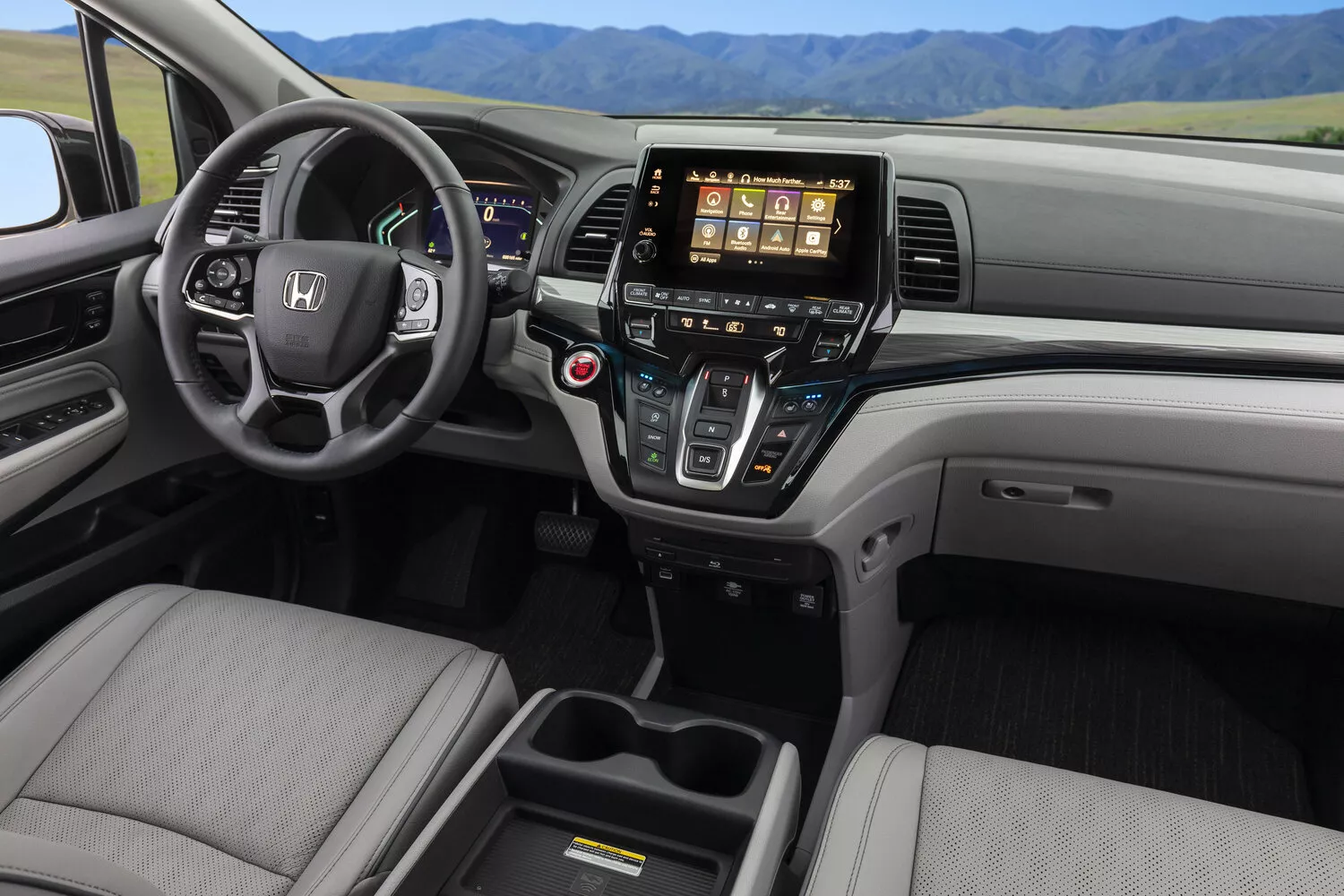 Фото салона спереди Honda Odyssey (North America)  V Рестайлинг 2020 -  2024 
                                            