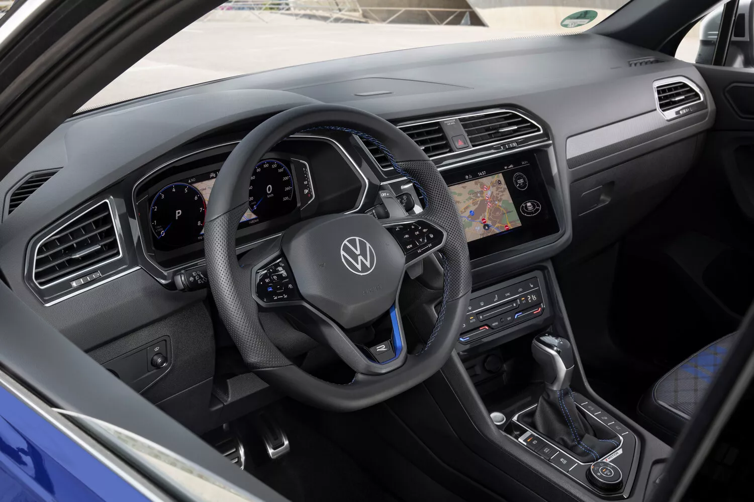 Фото места водителя Volkswagen Tiguan R   2020 -  2024 
                                            
