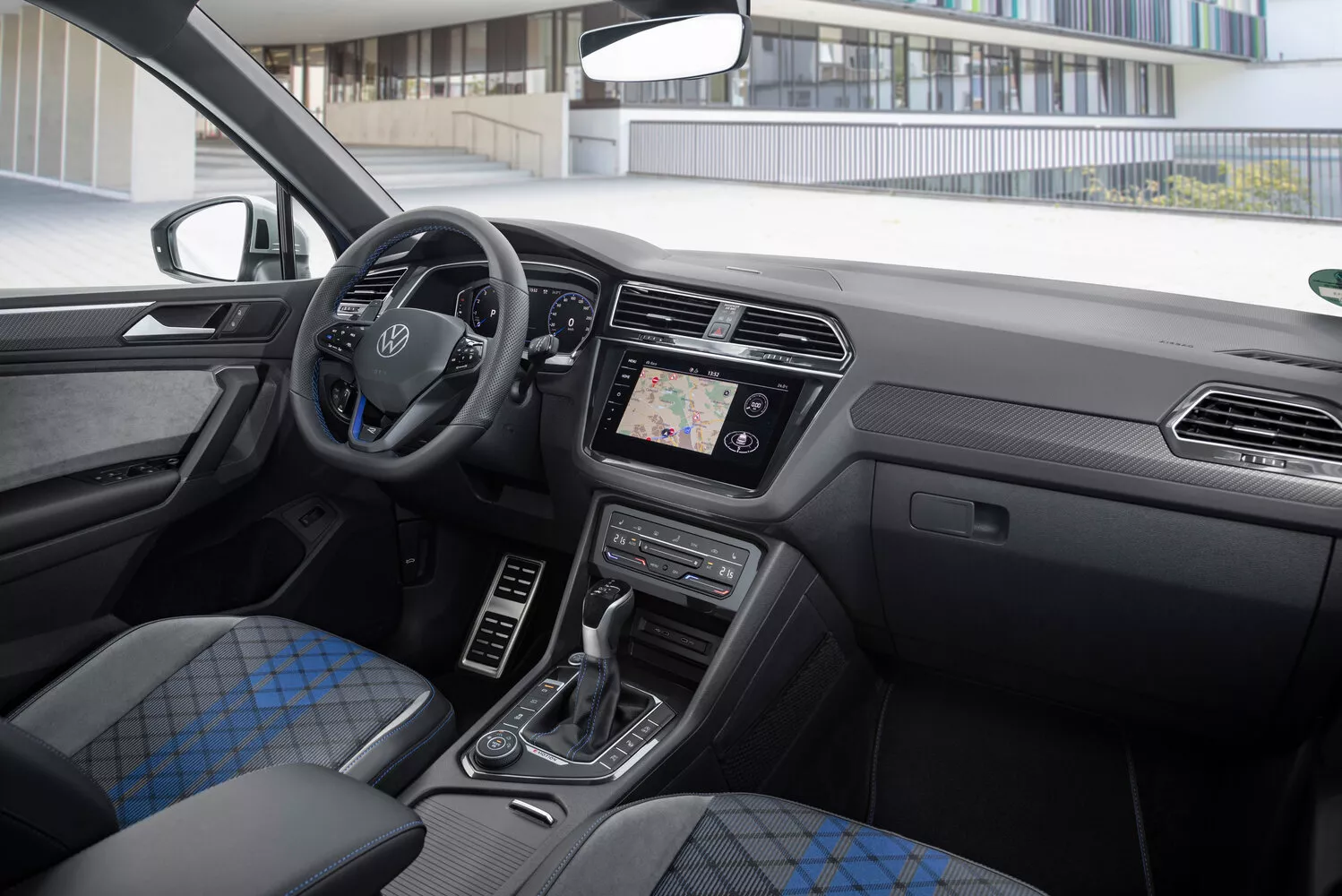 Фото салона спереди Volkswagen Tiguan R   2020 -  2024 
                                            