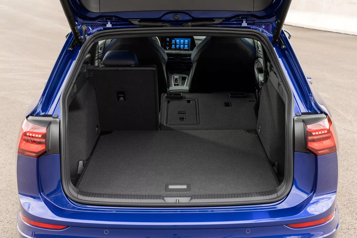 Фото багажника Volkswagen Golf R  VIII 2020 -  2024 
                                            