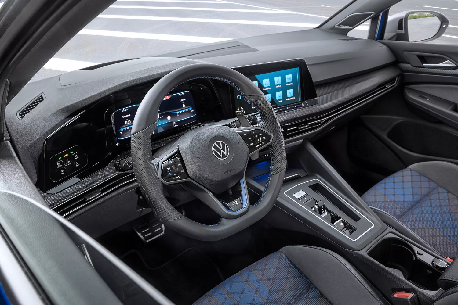Фото места водителя Volkswagen Golf R  VIII 2020 -  2024 
                                            