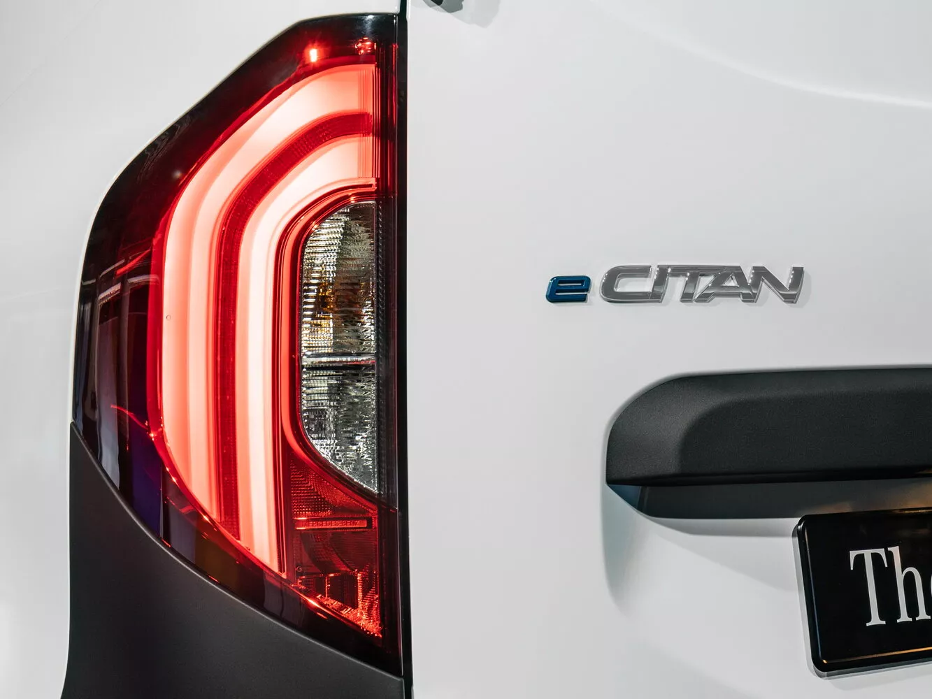 Фото задних фонорей Mercedes-Benz Citan  II 2021 -  2024 
                                            