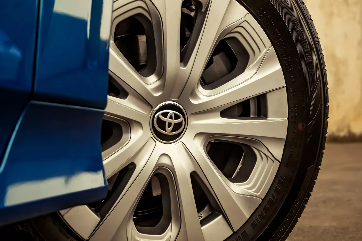 Фото дисков Toyota Prius  IV Рестайлинг (XW50) 2018 -  2024 
                                            