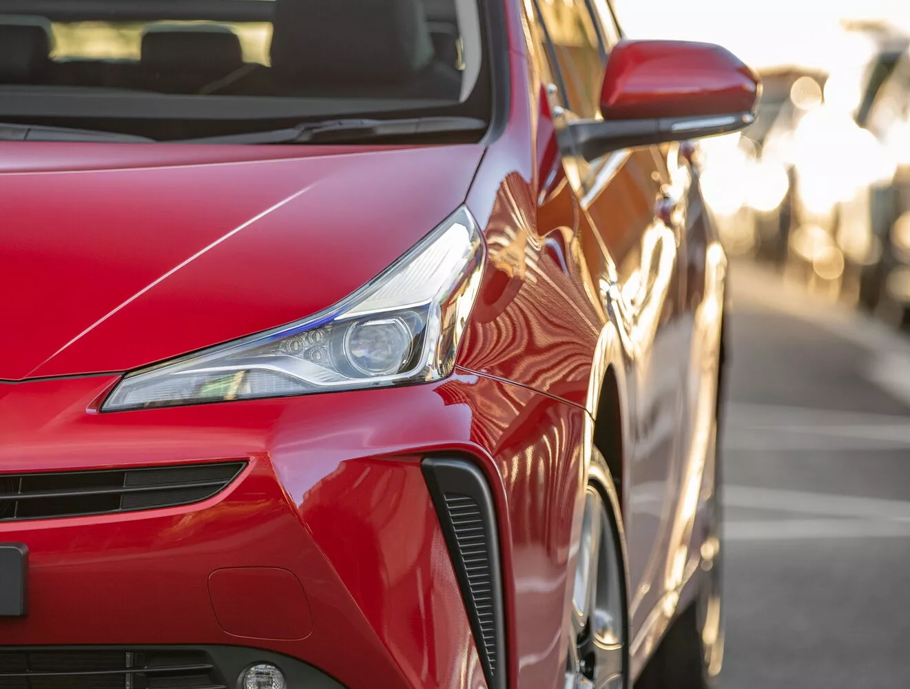 Фото передних фар Toyota Prius  IV Рестайлинг (XW50) 2018 -  2024 
                                            