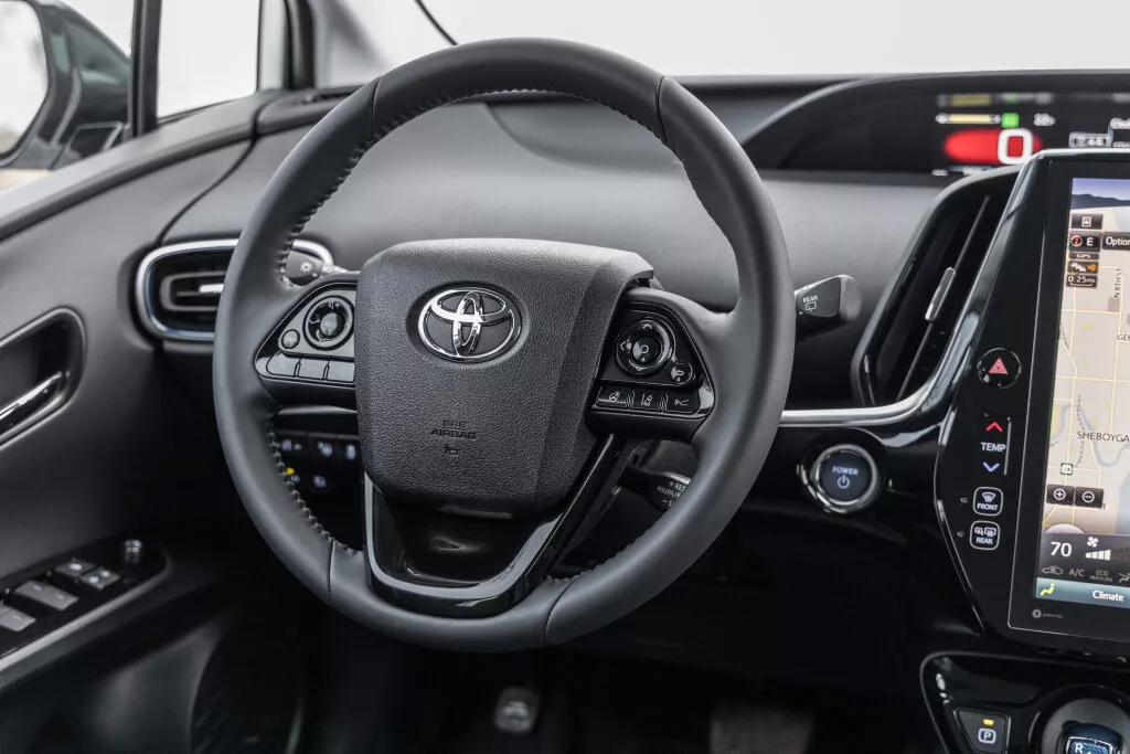 Фото рулевого колеса Toyota Prius  IV Рестайлинг (XW50) 2018 -  2024 
                                            