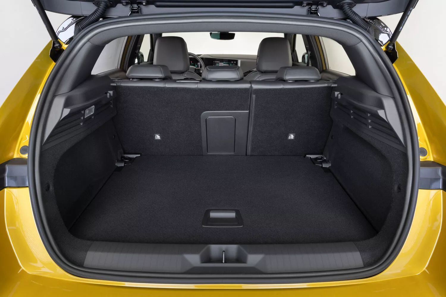 Фото багажника Opel Astra  L 2021 -  2024 
                                            