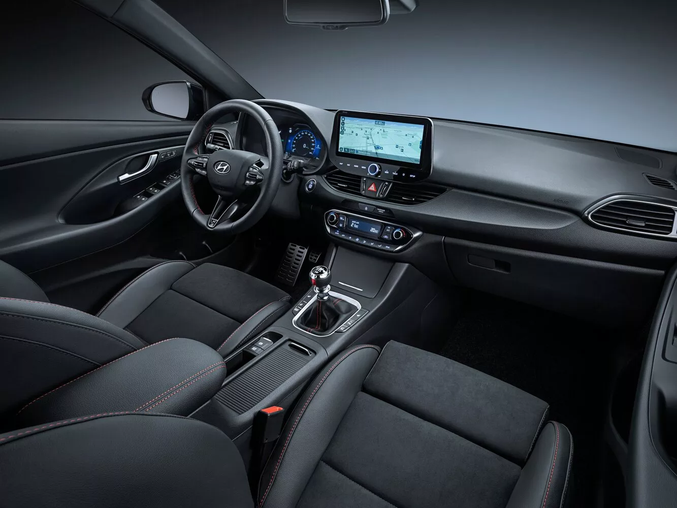 Фото салона спереди Hyundai i30 N Fastback I Рестайлинг 2020 -  2024 
                                            