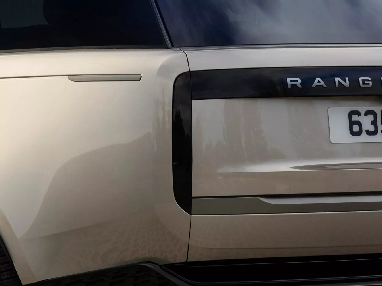Фото задних фонорей Land Rover Range Rover Long V 2021 -  2024 
                                            