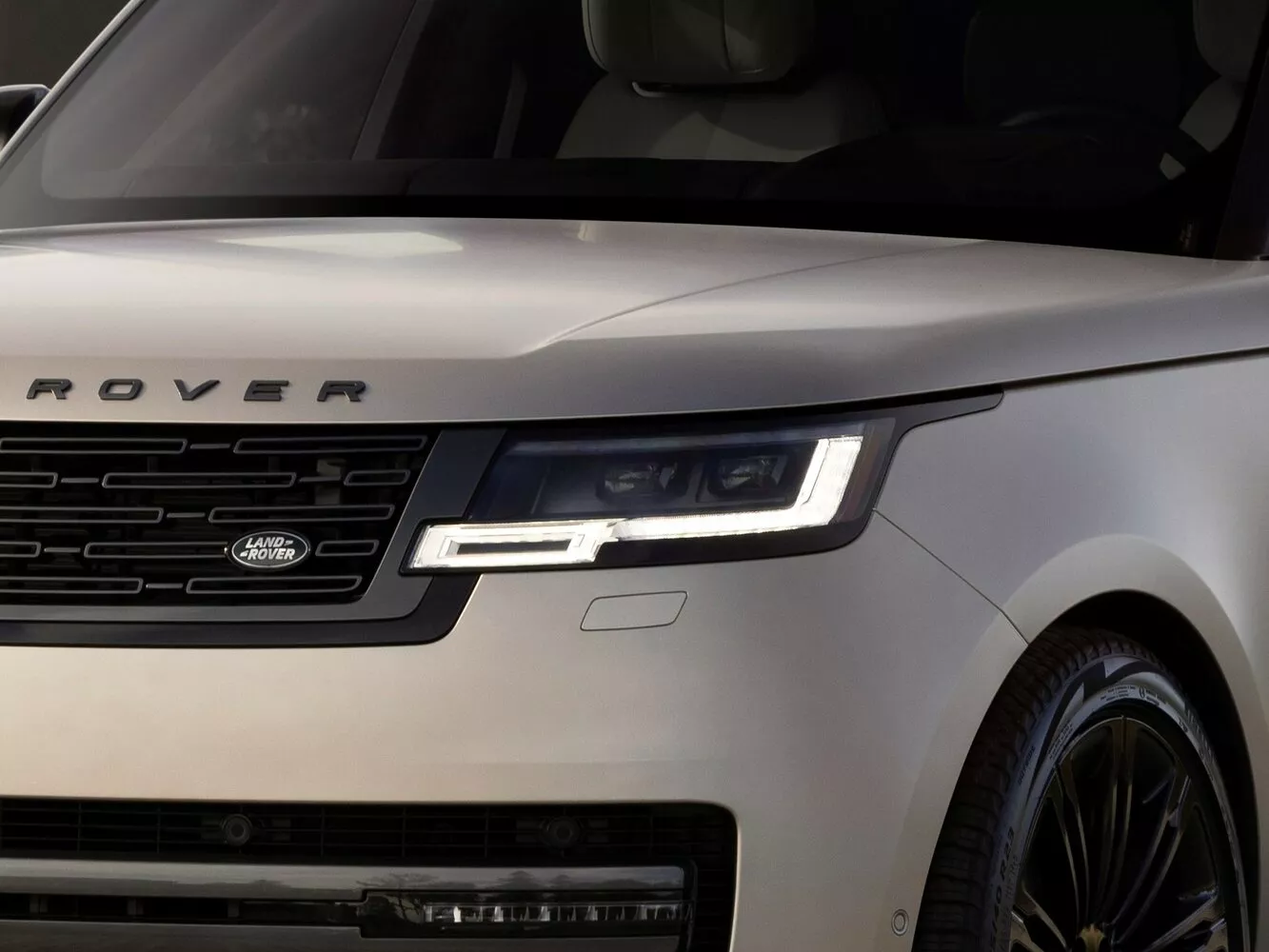 Фото передних фар Land Rover Range Rover Long V 2021 -  2024 
                                            