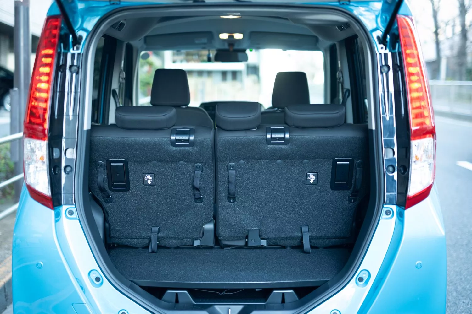 Фото багажника Toyota Roomy  I Рестайлинг 2020 -  2024 
                                            