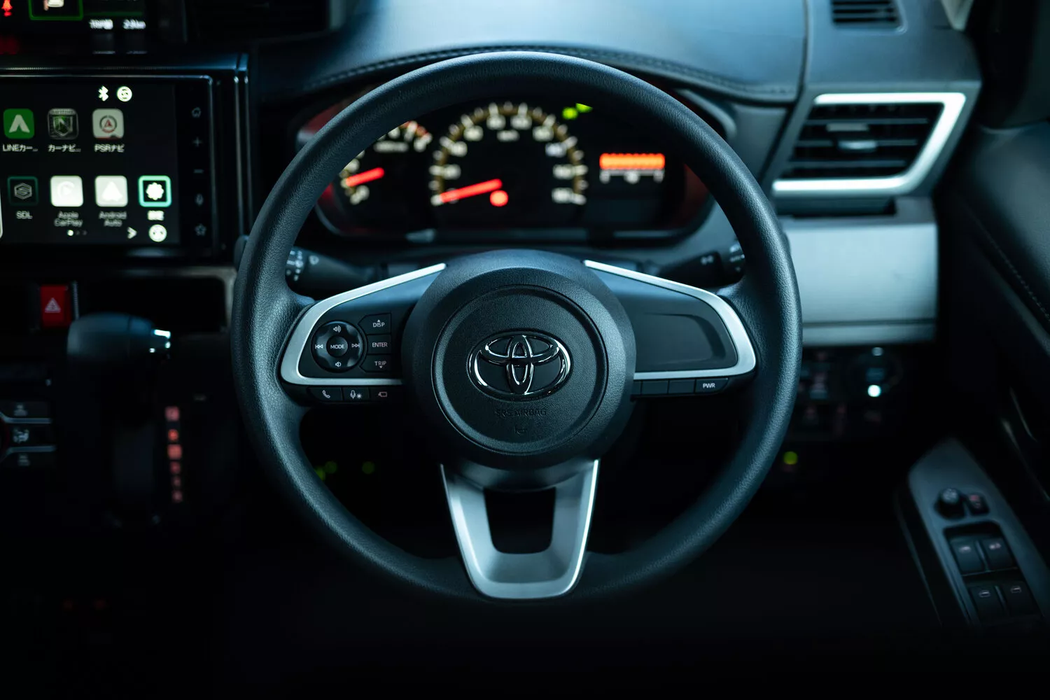 Фото салона спереди Toyota Roomy  I Рестайлинг 2020 -  2024 
                                            